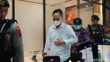 Terjaring OTT KPK, Bupati Cilacap Dibawa ke Jakarta Malam Ini