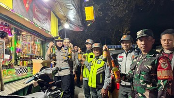 Patroli Ramadan di Puncak Bogor, Polisi Sita Puluhan Botol Miras