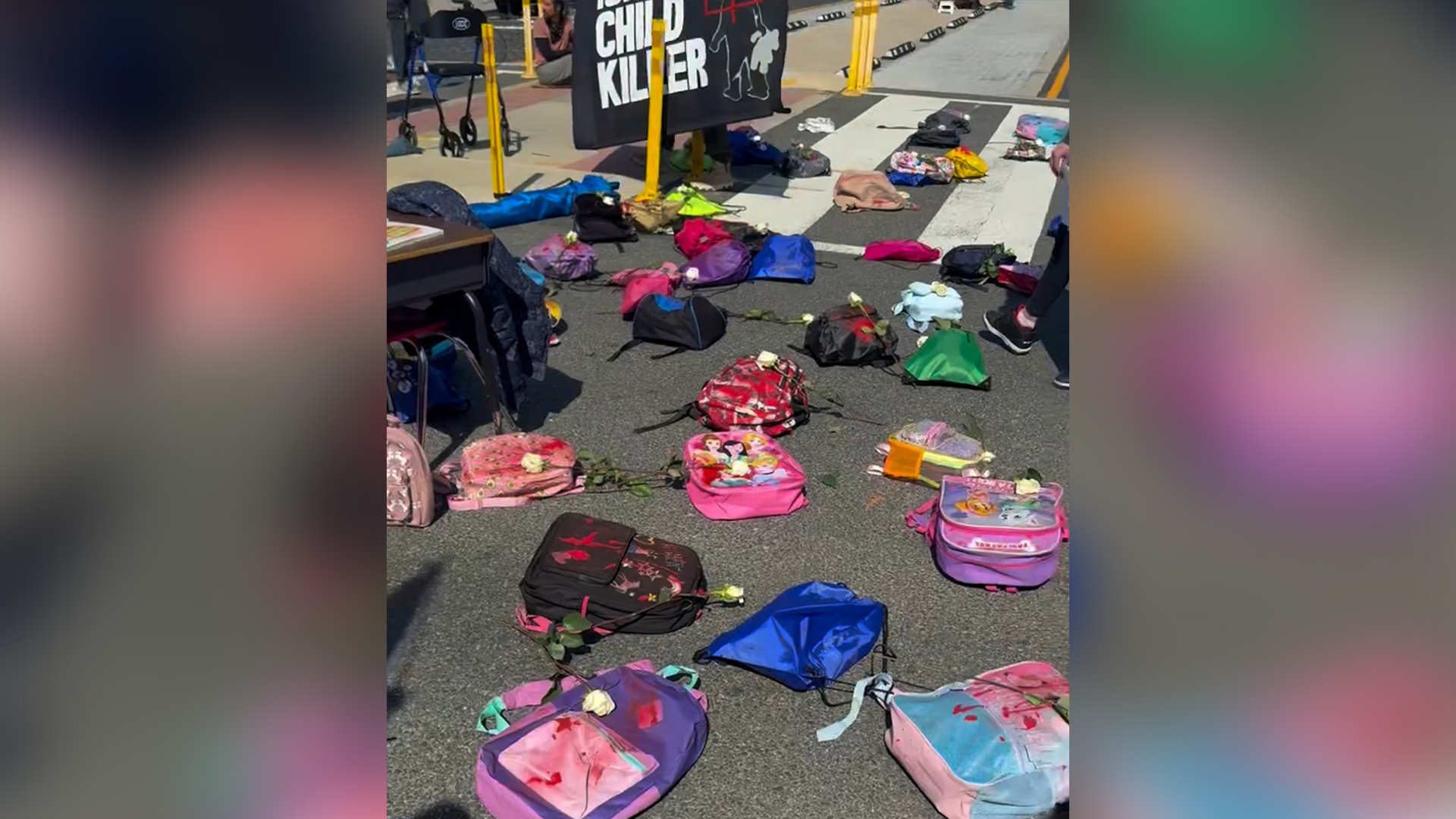 Aktivis berkumpul di luar Gedung Putih melawan perang dengan Iran