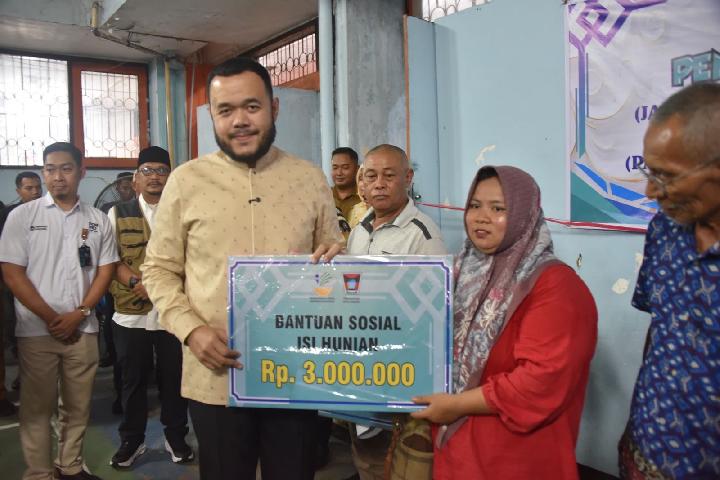 Pemkot Padang Salurkan Bantuan dan Stimulan Ekonomi untuk Korban Bencana