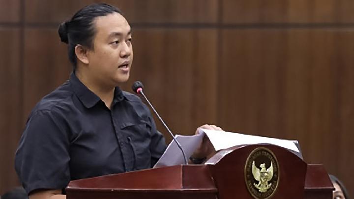 Andrie Yunus Alami Kerusakan Permukaan Kornea Mata Kanan