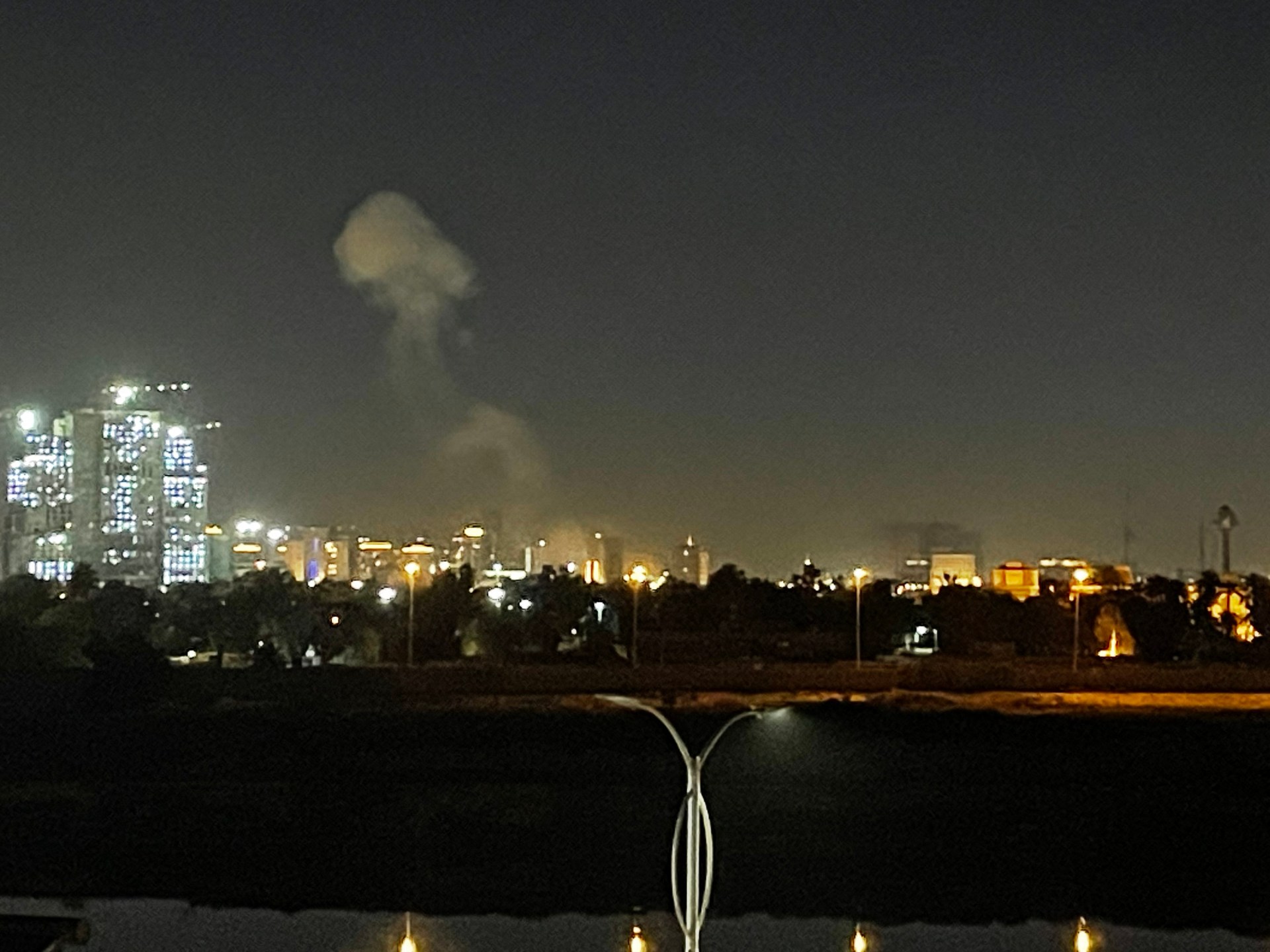 Hotel di ibu kota Irak, Bagdad, diserang ketika serangan terhadap kedutaan AS dicegat