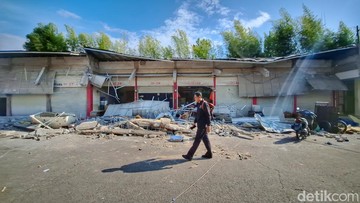 Plafon Pasar di Kabupaten Bandung Roboh, 1 Orang Tewas