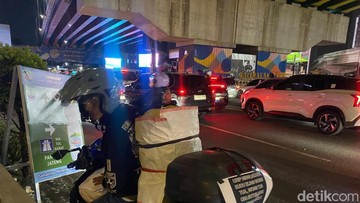 Uniknya Pemudik dari Jakarta Bawa Oleh-oleh Burung Kenari ke Indramayu