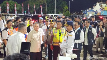 Menhub-Kakorlantas Tinjau Pelabuhan Merak dan Ciwandan, Temui Para Pemudik