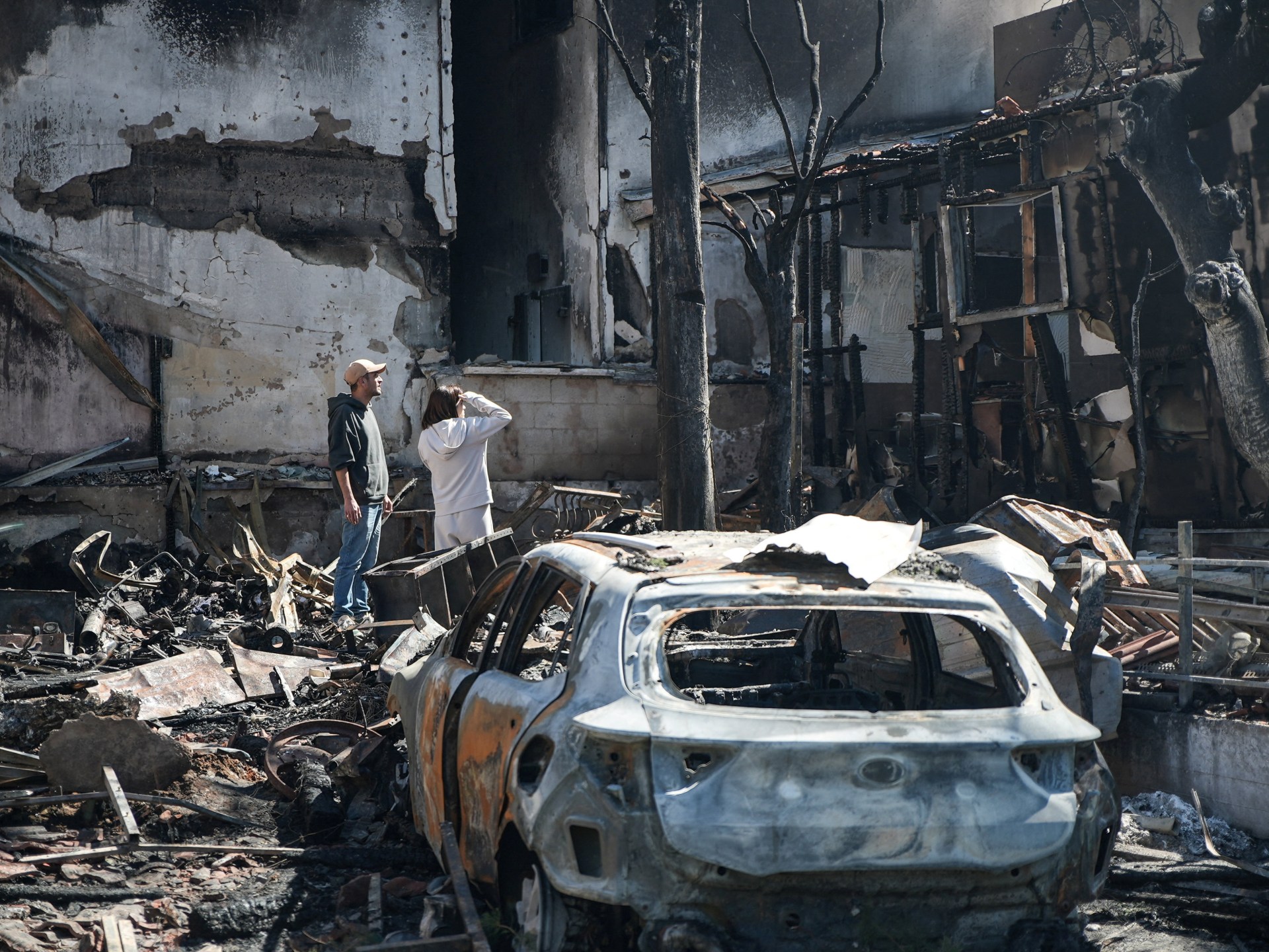 Iran suam atas Larijani dan pemimpin Basij; Serangan Iran menurunkan 2 orang di Israel