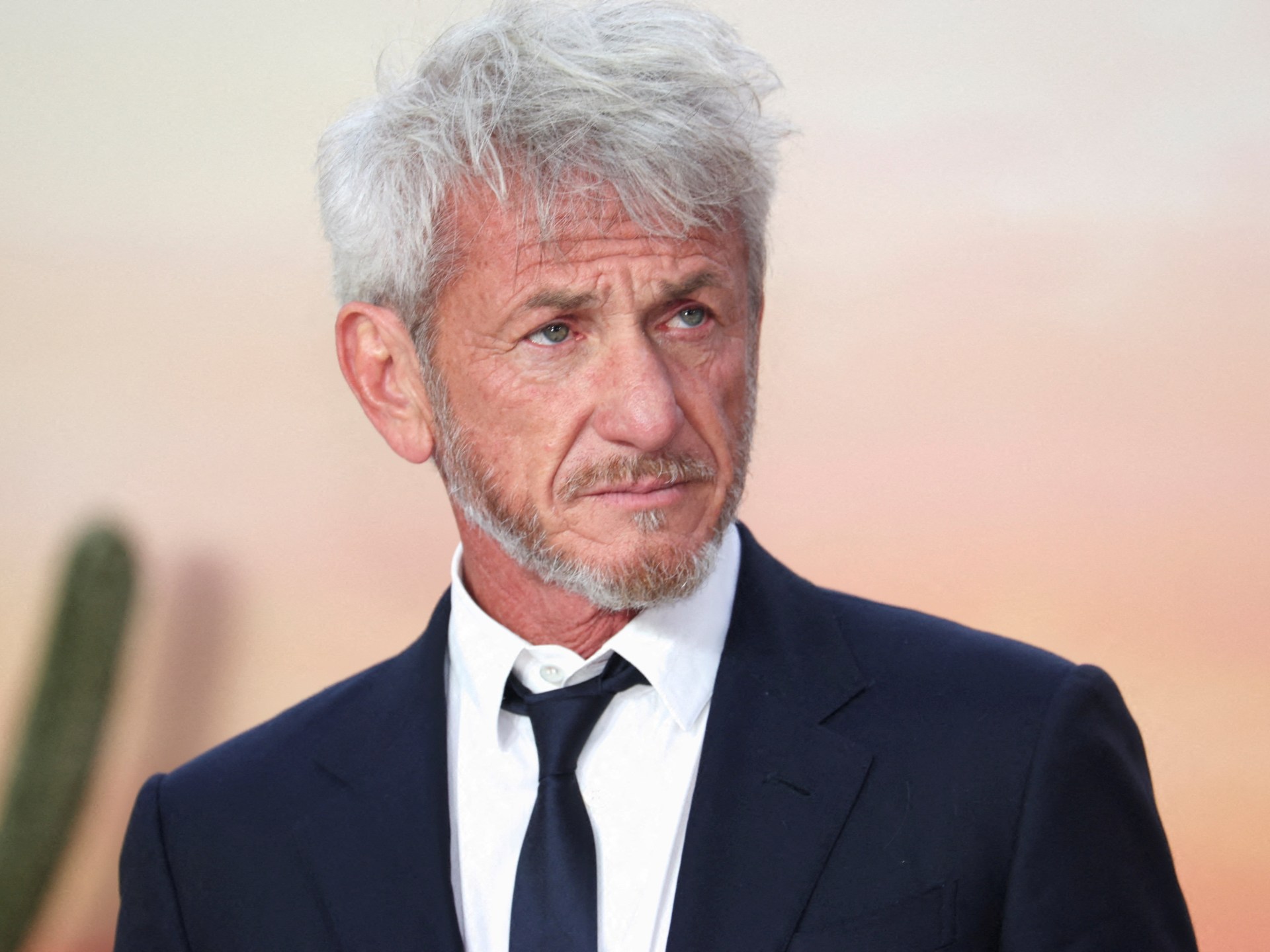 Aktor Sean Penn menghadiahkan 'Oscar' spesial dari perusahaan kereta api Ukraina