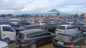 Jelang Nyepi Besok, Kendaraan Masih Antre di Pelabuhan Gilimanuk-Ketapang