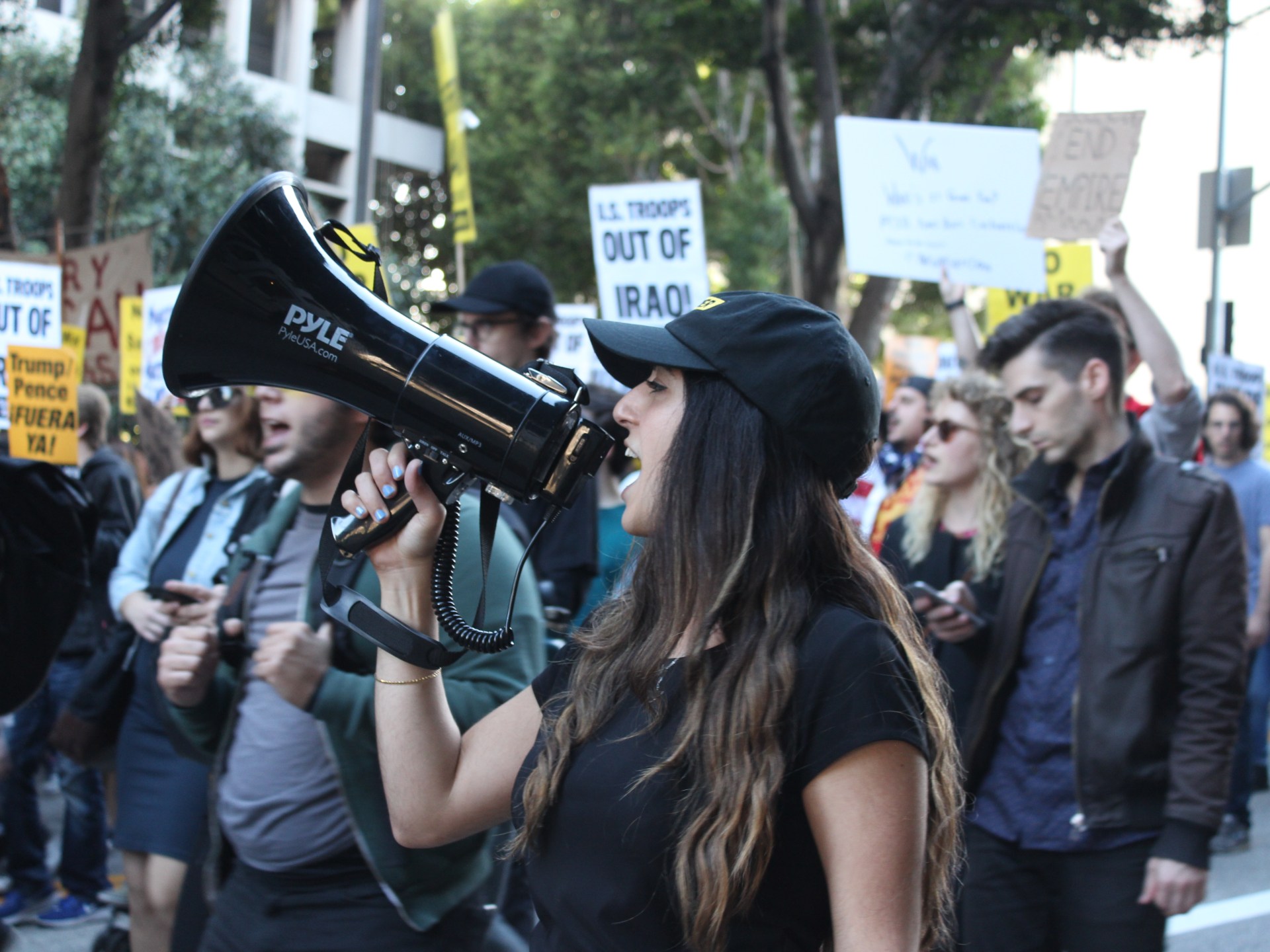 Bagaimana diaspora Iran di Los Angeles menghadapi perang AS terhadap Iran