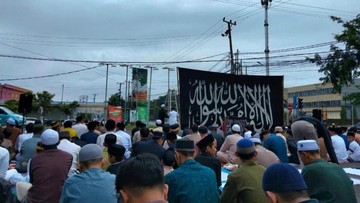 Jemaah Tarekat Naqsyabandiyah di Makassar Salat Idul Fitri Hari Ini