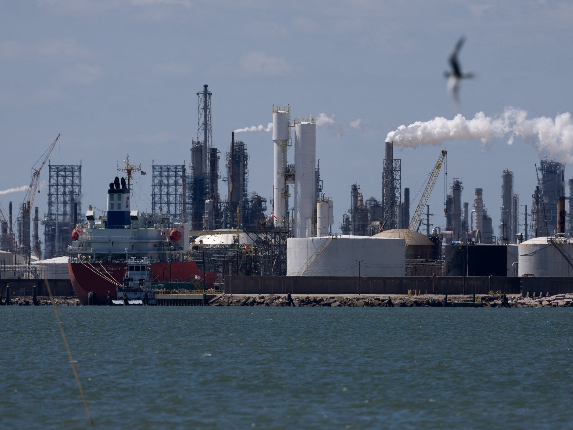 Perang Iran: Apa maksudnya dengan Jones Act, dan mengapa Trump menangguhkannya selama 60 hari?