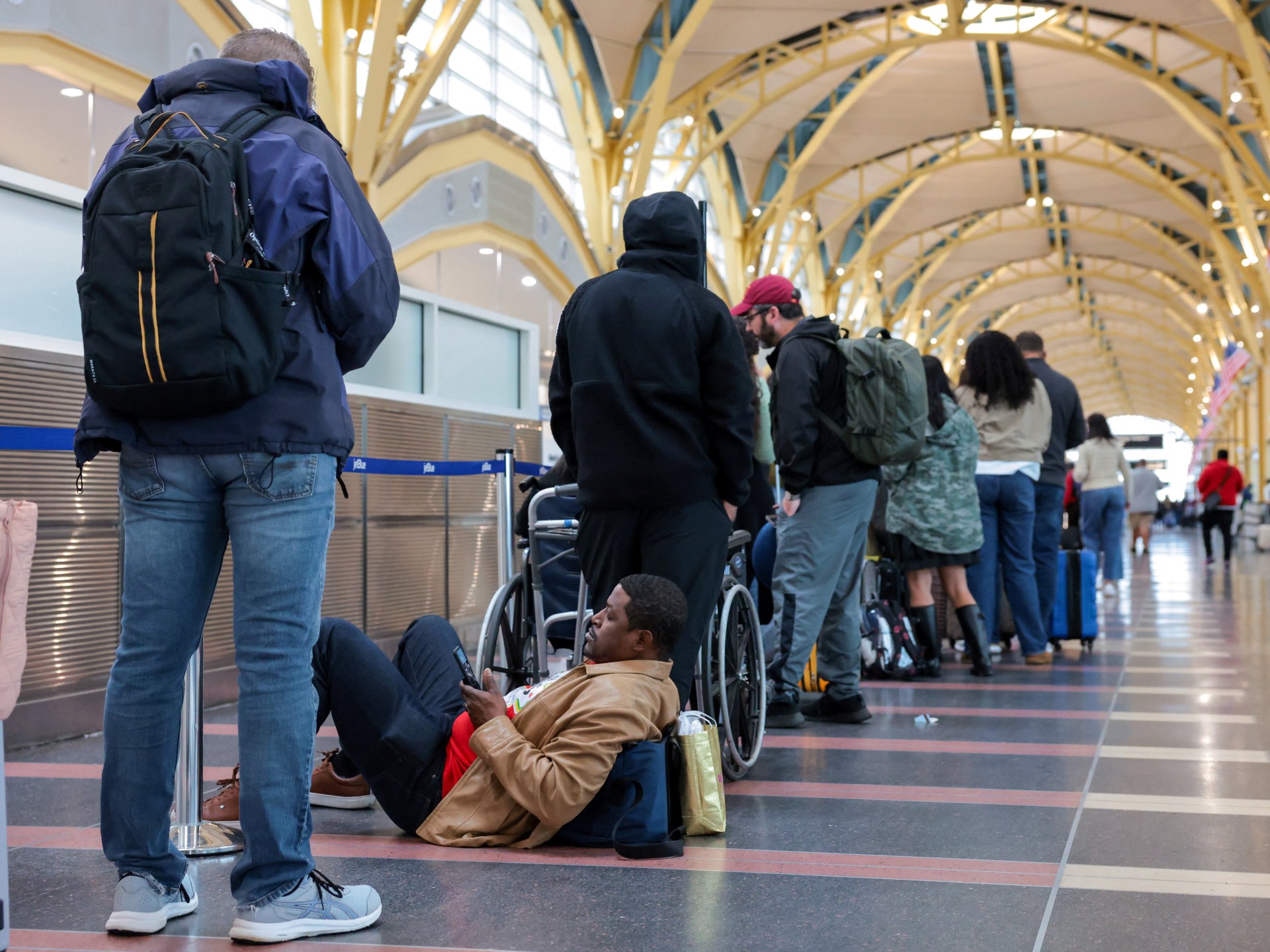 Mengapa maskapai penerbangan tertunda selama penutupan pemerintah AS?