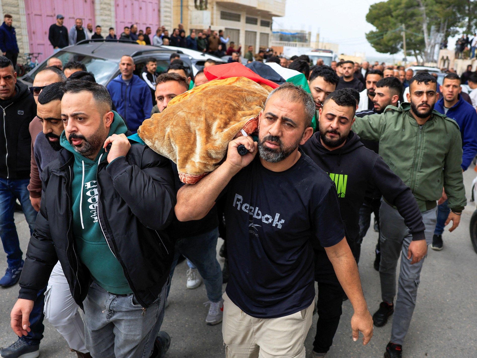 Warga Palestina menguburkan empat wanita yang tewas dalam serangan rudal Iran