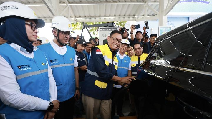 Kementerian ESDM dan PLN Cek Operasional SPKLU dalam Melayani Pemudik EV