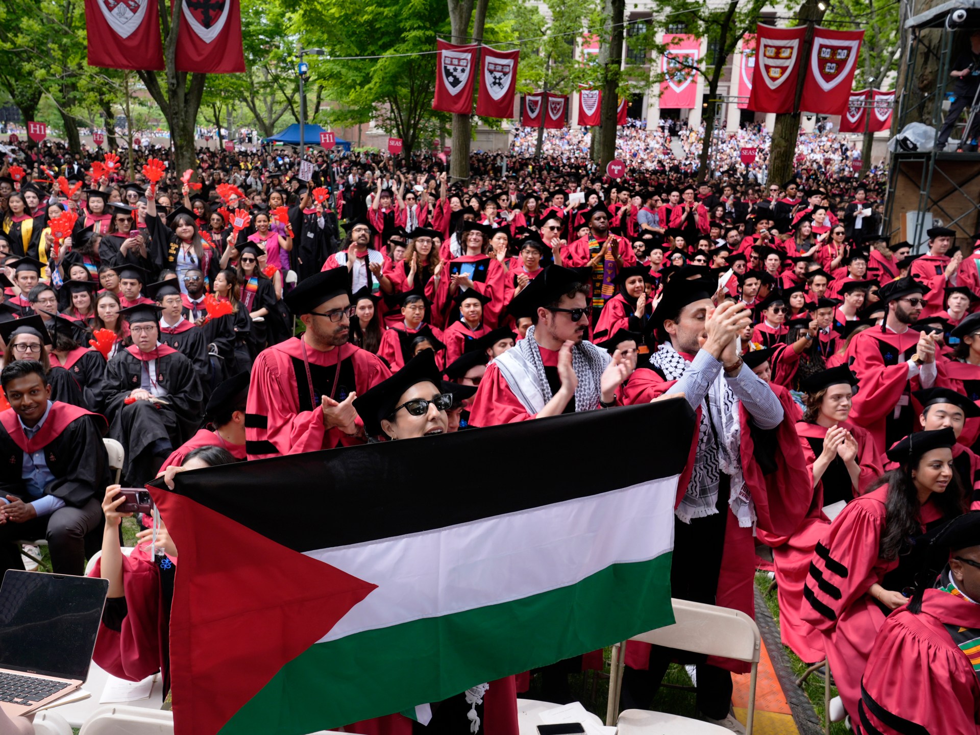 Pemerintahan Trump mencari miliaran dolar dari Harvard dalam gugatan anti-Semitisme