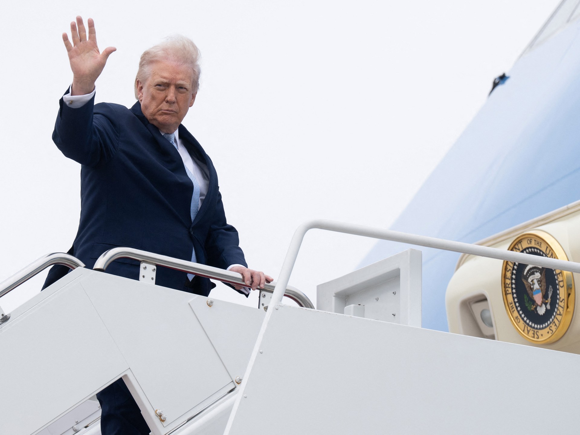 Trump mengancam akan mengerahkan ICE ke bandara di tengah penutupan Keamanan Dalam Negeri