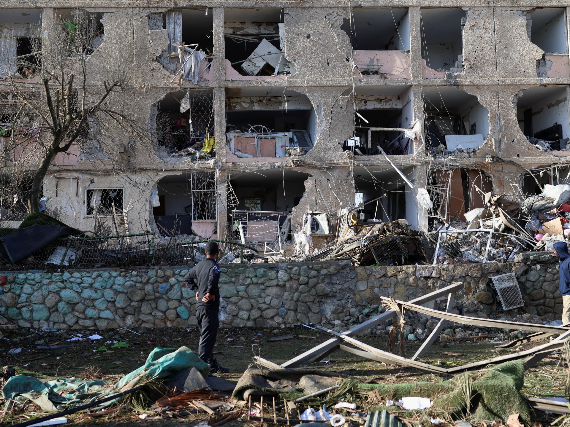 Foto: Pasca serangan rudal Iran di dekat fasilitas nuklir Israel