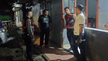 Cegah Maling, Polisi Patroli Rumah Kosong Ditinggal Mudik di Jakbar