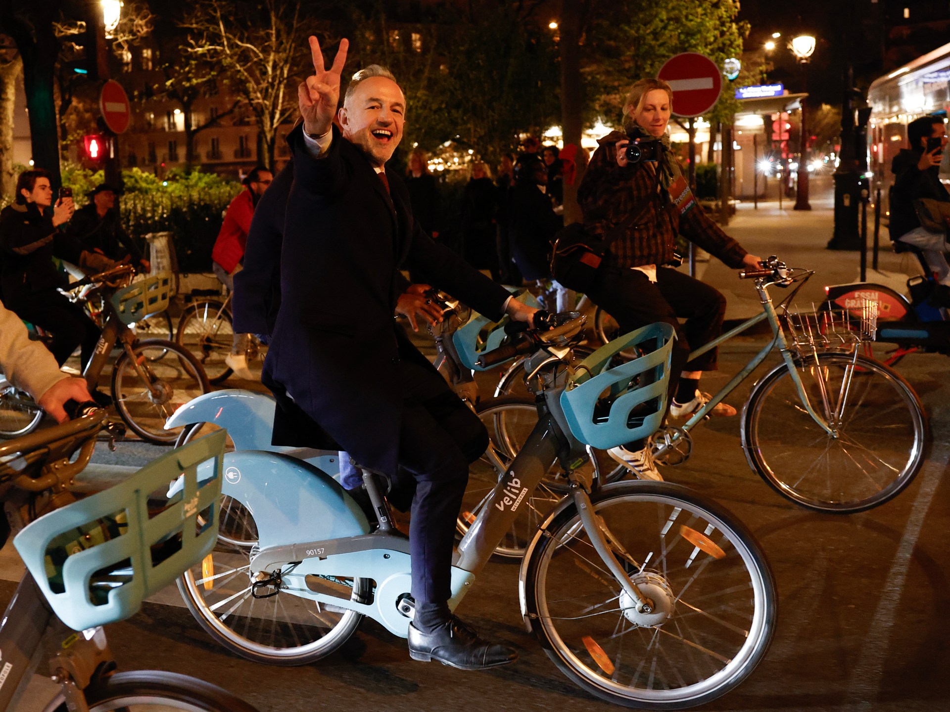 Sosialis Emmanuel Gregoire memenangkan pemilihan walikota Paris