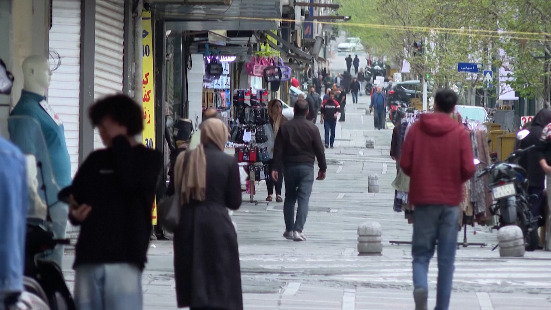 Warga Teheran menyatakan ketidakpercayaannya terhadap diplomasi perang Trump