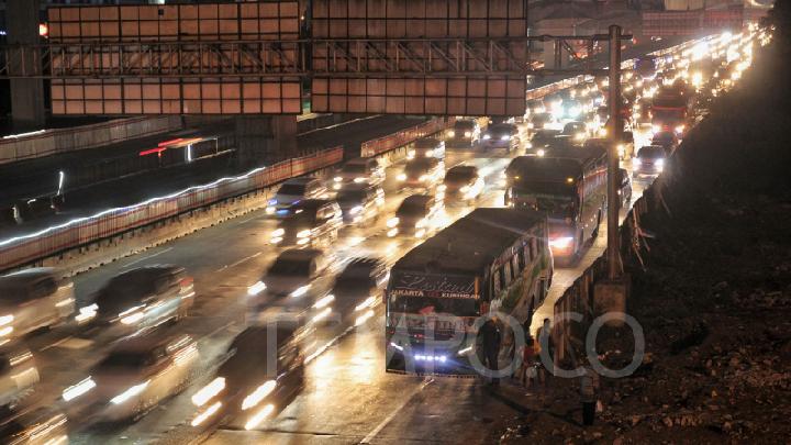 Arus Balik, One Way Mulai dari Tol Kalikangkung Semarang