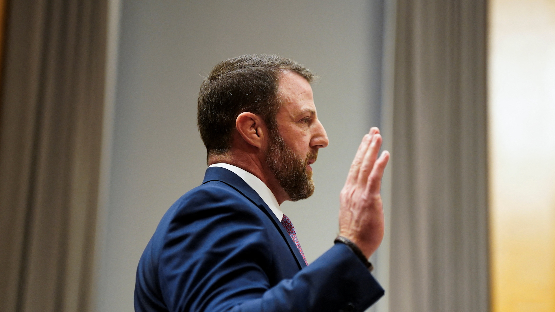 Siapakah Markwayne Mullin, kepala keamanan dalam negeri Trump yang baru?