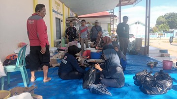 Lebaran, Tagana Sumbawa Buka Dapur Umum Korban Bencana Kebakaran