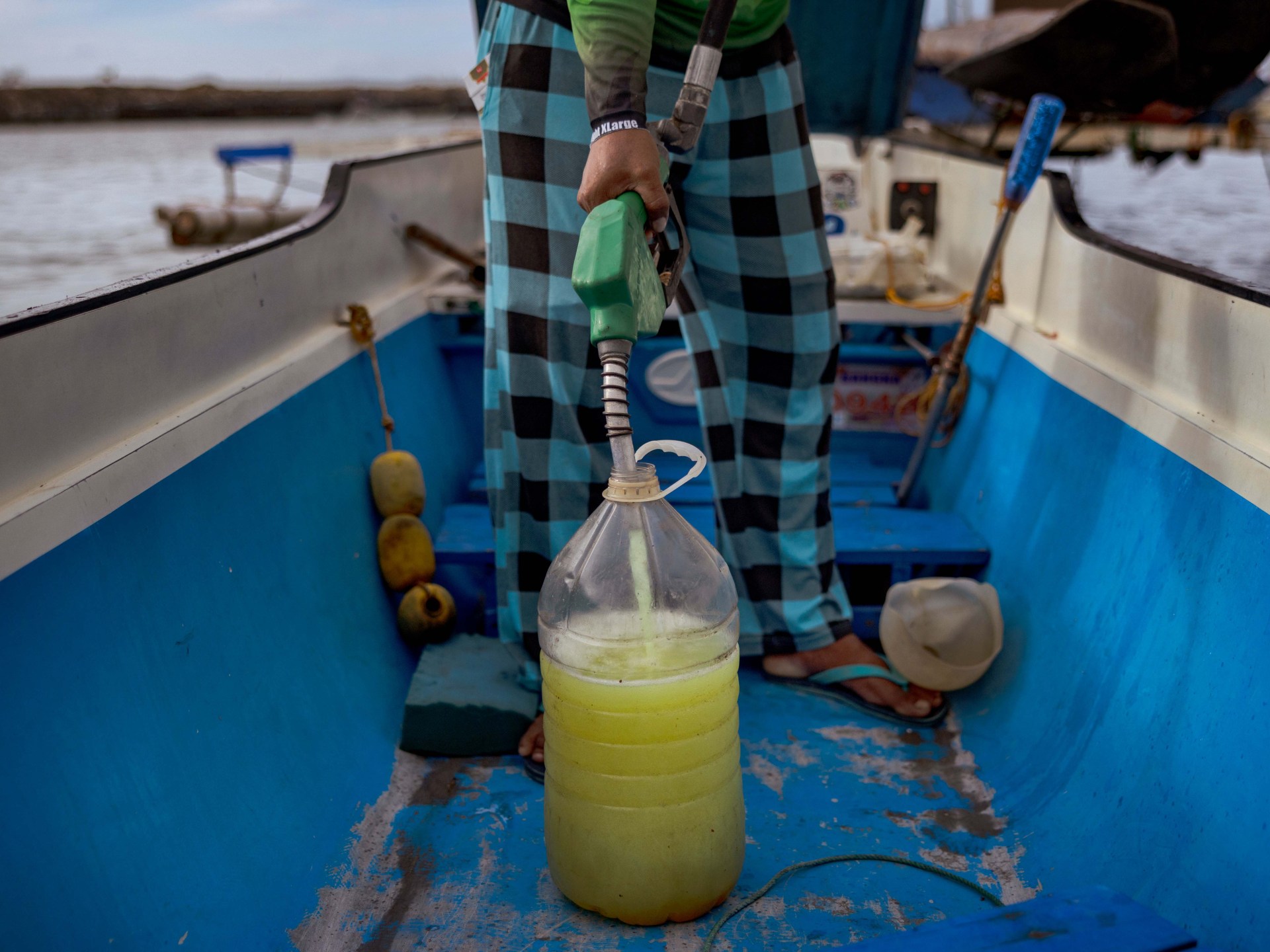 Filipina mengumumkan keadaan darurat nasional karena persediaan bahan bakar berkurang