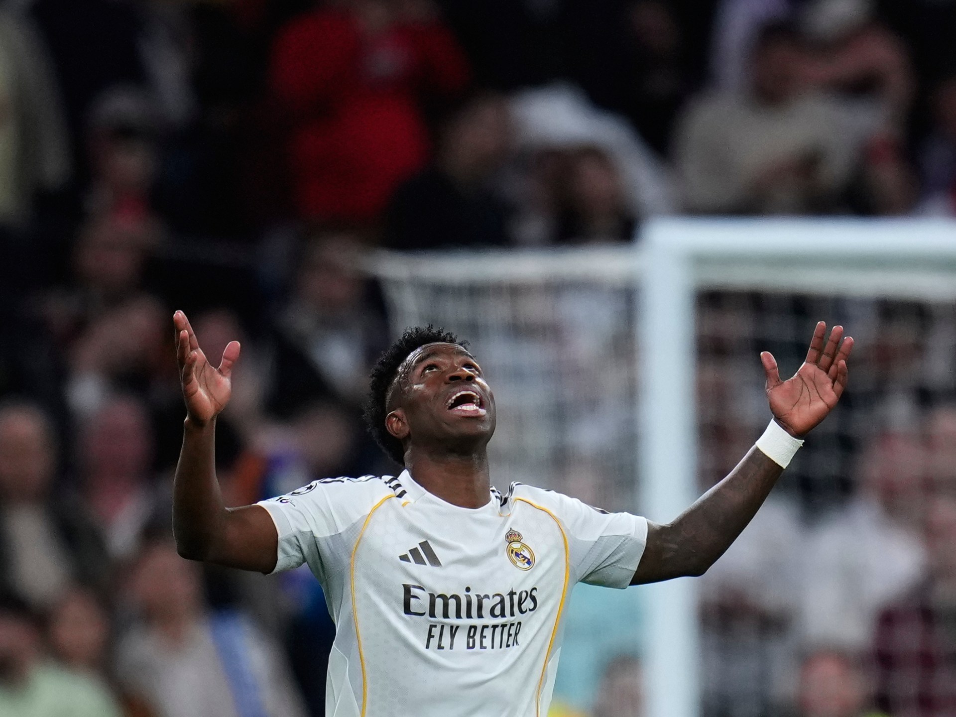 Benfica didenda karena rasisme penggemar di pertandingan Real Madrid dengan penyelidikan UEFA