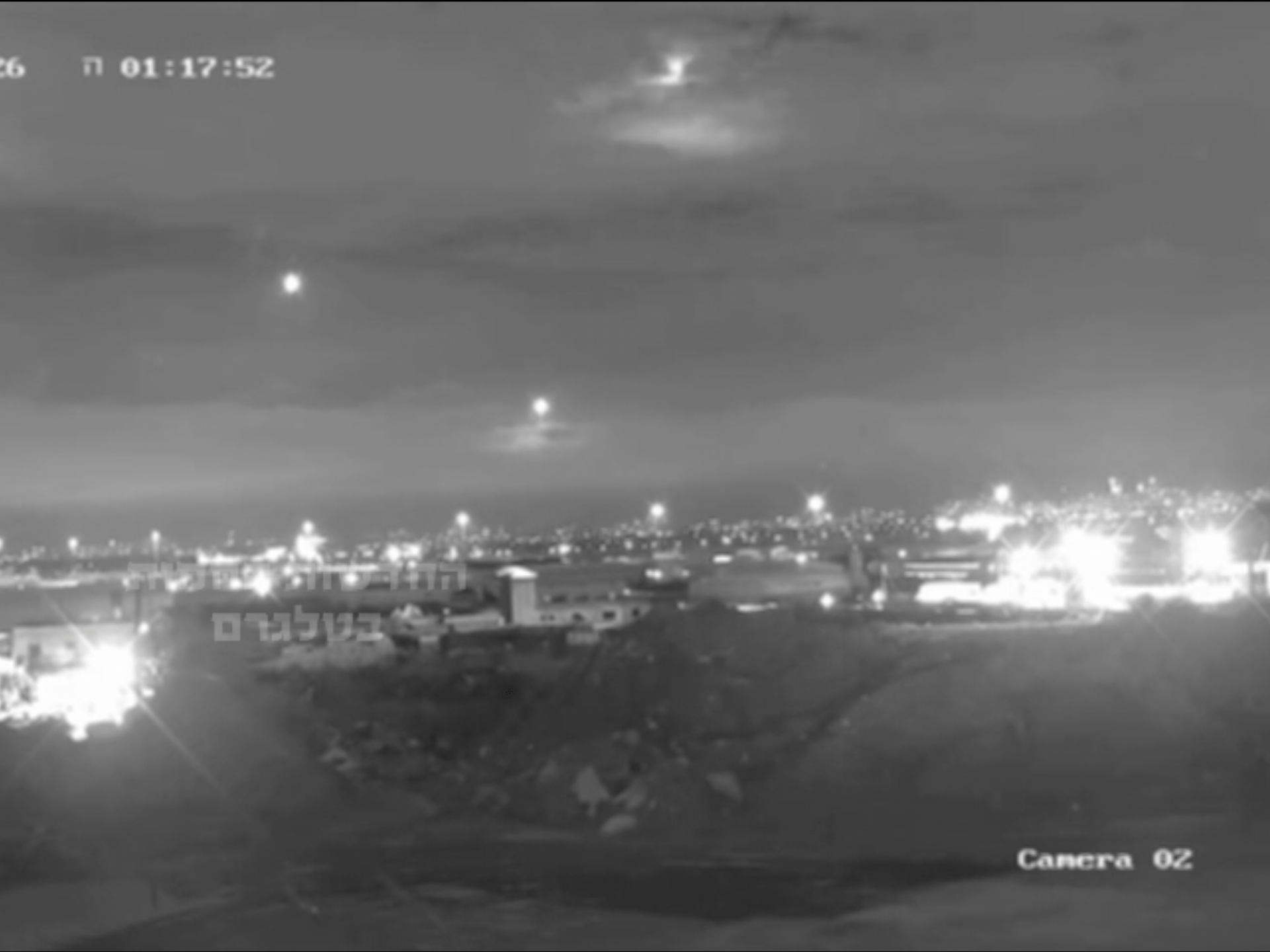 Video menunjukkan gelombang rudal yang ditembakkan dari Lebanon ke Israel