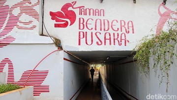 Serunya Warga Piknik Bawa Tikar Hingga Kue Lebaran di Taman Bendera Pusaka