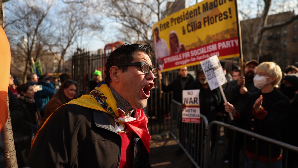 Hakim AS mempertimbangkan keputusan Trump yang melarang dana Venezuela untuk pembelaan Maduro