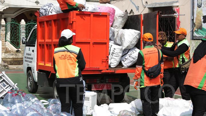 Dinas LH Jelaskan Aktivitas Truk Sampah di TPU Tanah Kusir