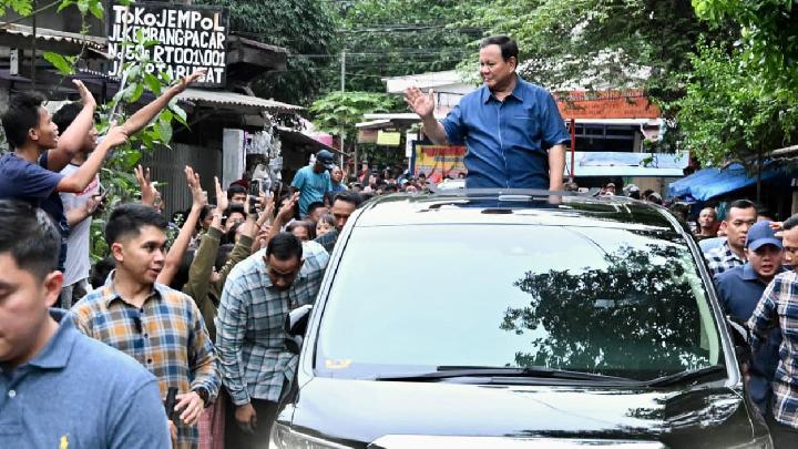 Prabowo Berjanji Bangun Rumah untuk Warga Pinggir Rel Senen