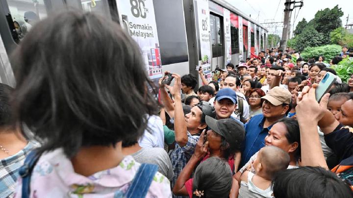 Prabowo Minta Menteri Maruarar Bangun Hunian Pinggir Rel