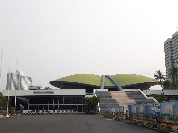 Berhemat, DPR Bakal Padamkan Lampu Pukul 18.00 WIB