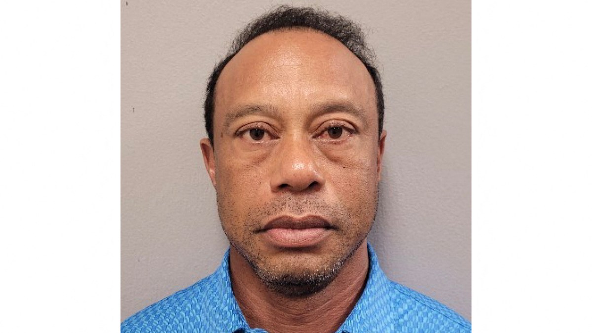 Tiger Woods dibebaskan dengan jaminan beberapa jam setelah penangkapan karena kecurigaan DUI