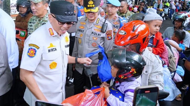 Gubernur Mirza Dampingi Kapolri Pantau Arus Balik di Bakauheni: Situasi Terkendali