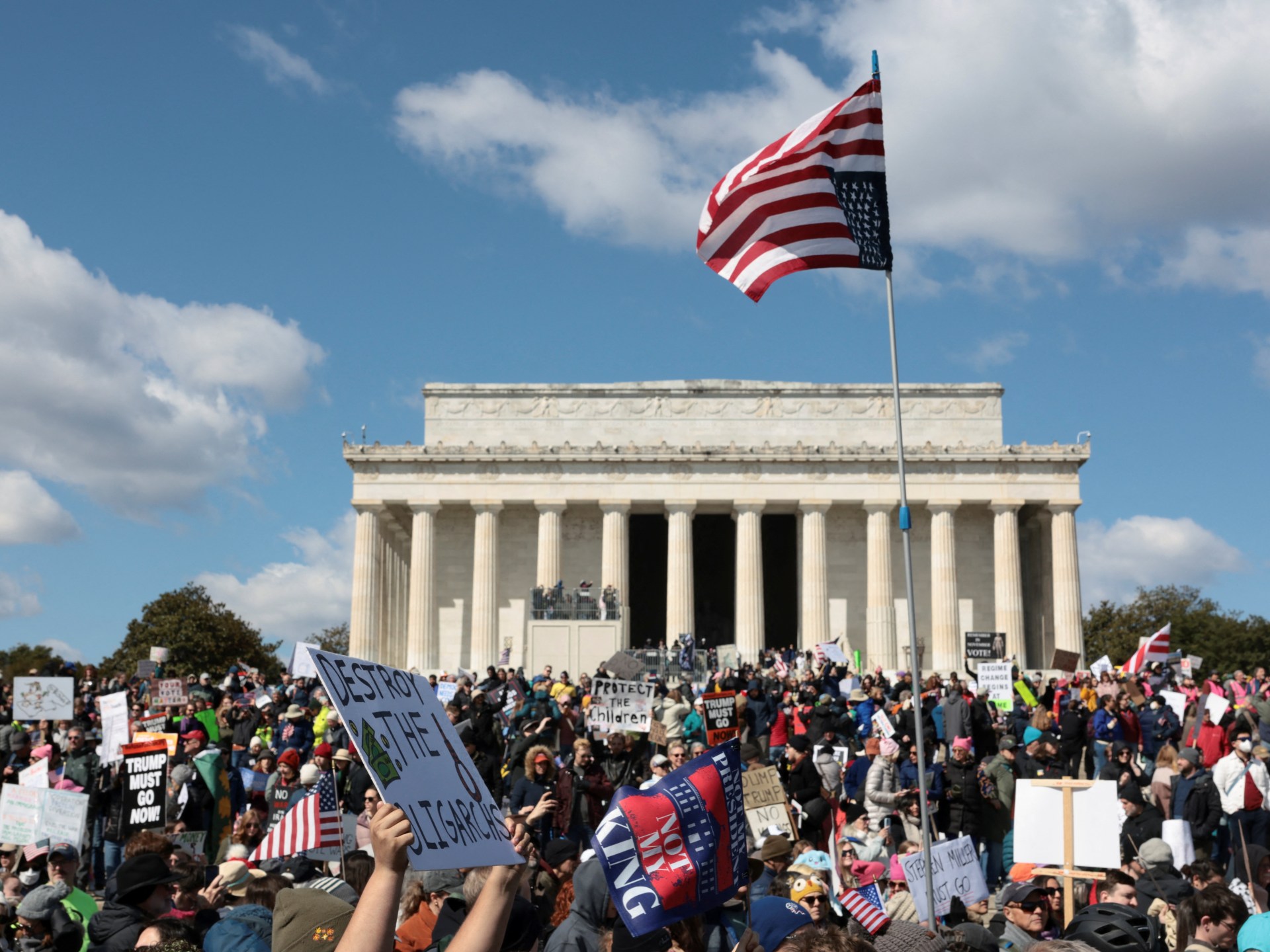 Foto: Protes 'No Kings' terjadi di seluruh AS, dengan fokus di Minnesota