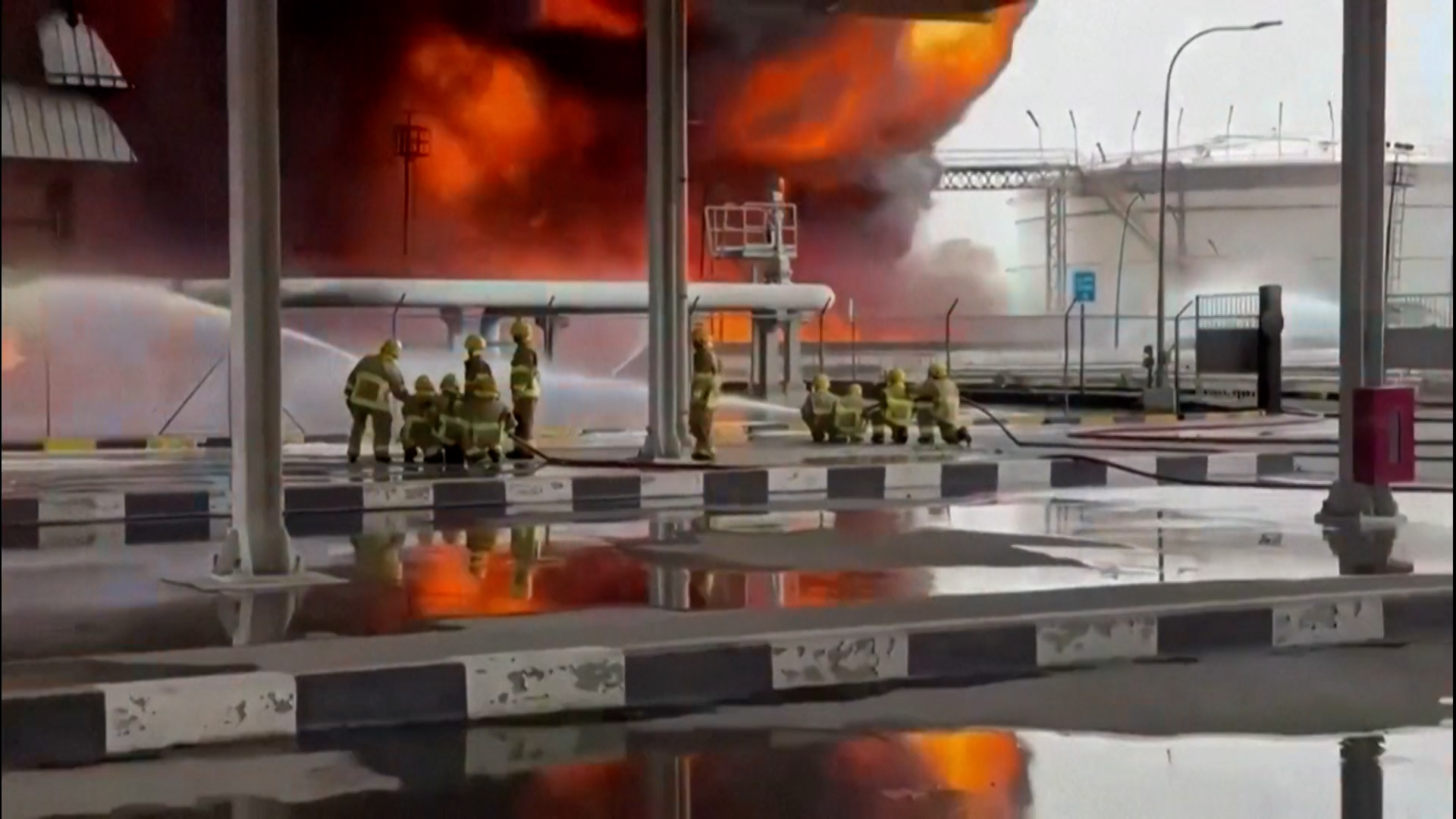 Bandara Kuwait terkena serangan drone Iran