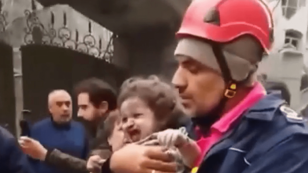 Balita menyelamatkan setelah serangan AS-Israel di Iran