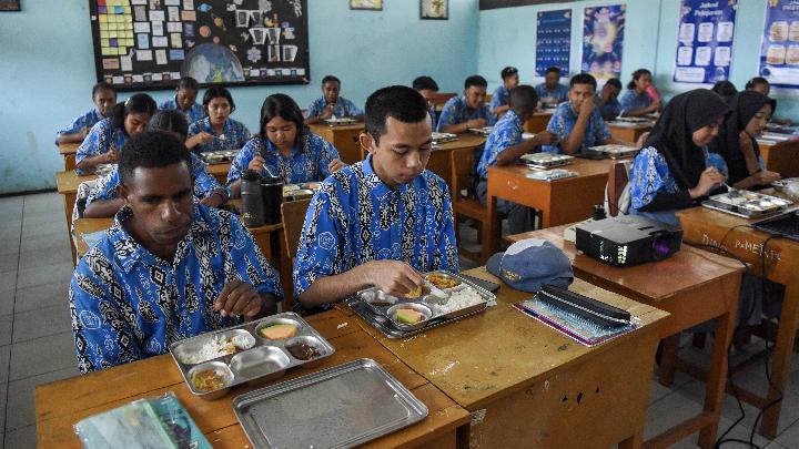 Siswa di Daerah 3T dan Rawan Stunting Dapat MBG 6 Hari