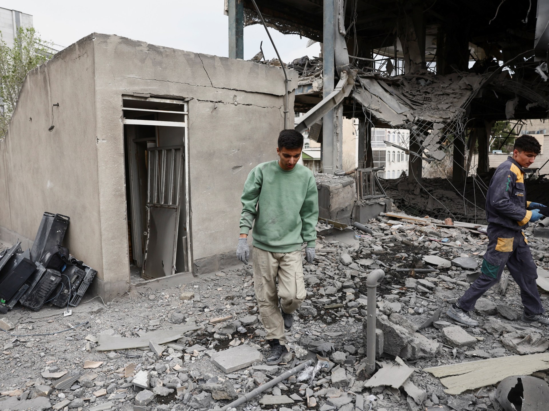 Iran merencanakan AS merencanakan serangan darat, sementara Israel meningkatkan pemboman