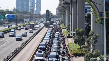 Libur Lebaran Berakhir, Lalu Lintas Pasar Minggu-Pancoran Macet Pagi Ini