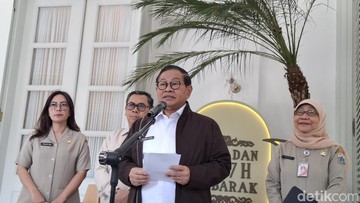 Pramono Ungkap Biang Kerok Gunungan Sampah di Kramat Jati Bikin Tembok Jebol