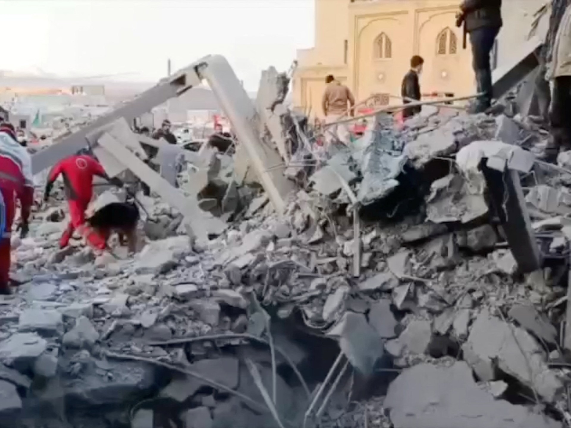 Fasilitas obat kanker, situs keagamaan terkena serangan Israel-AS di Iran