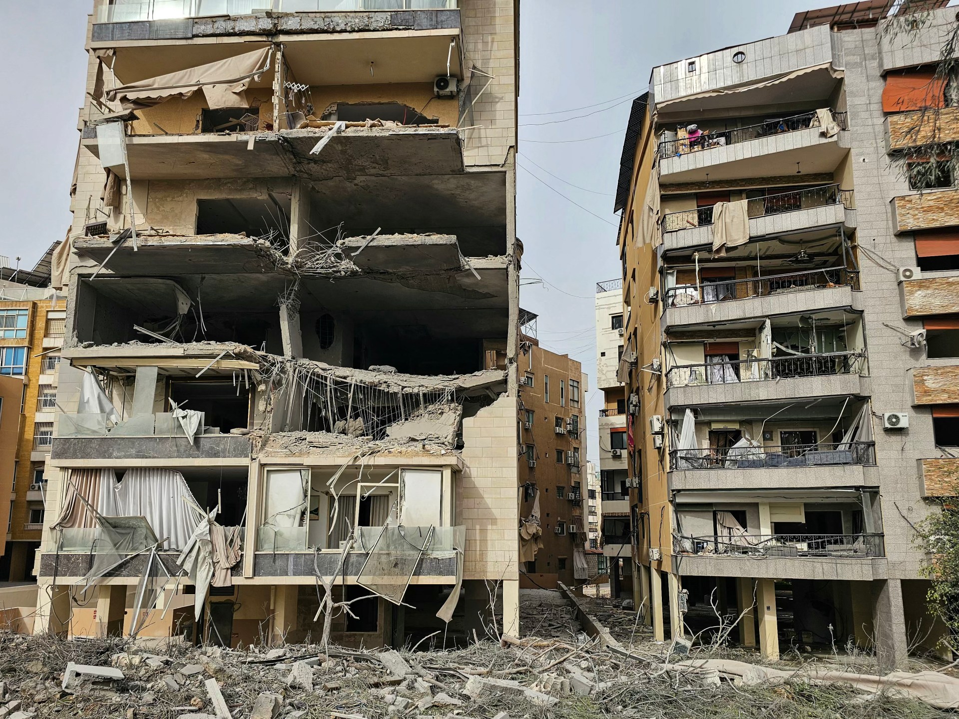 Israel membunuh 7 orang di Beirut, Hizbullah melawan invasi di Lebanon selatan