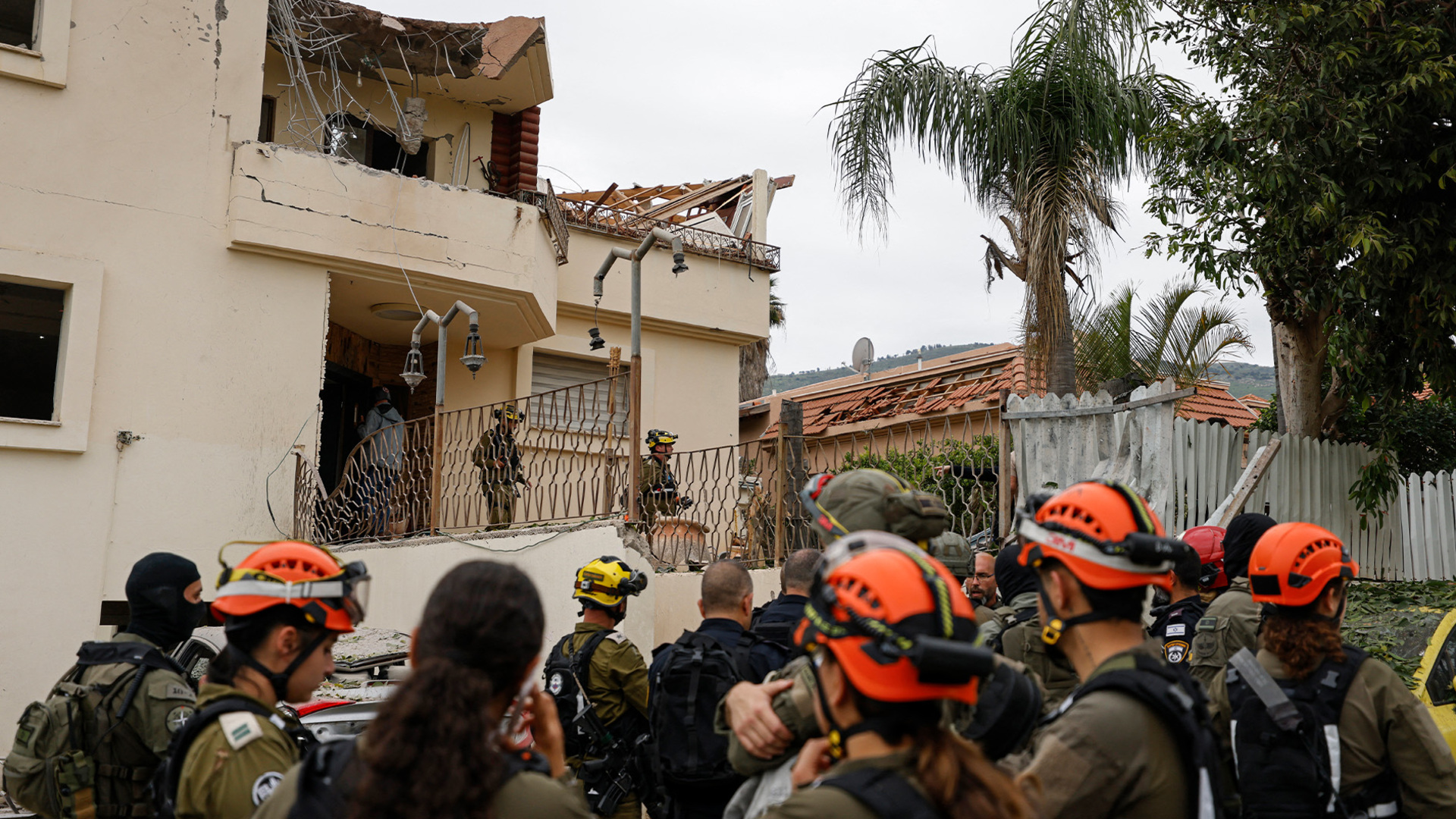 Israel Tengah terkena salah satu serangan rudal terbesar Iran dalam beberapa minggu