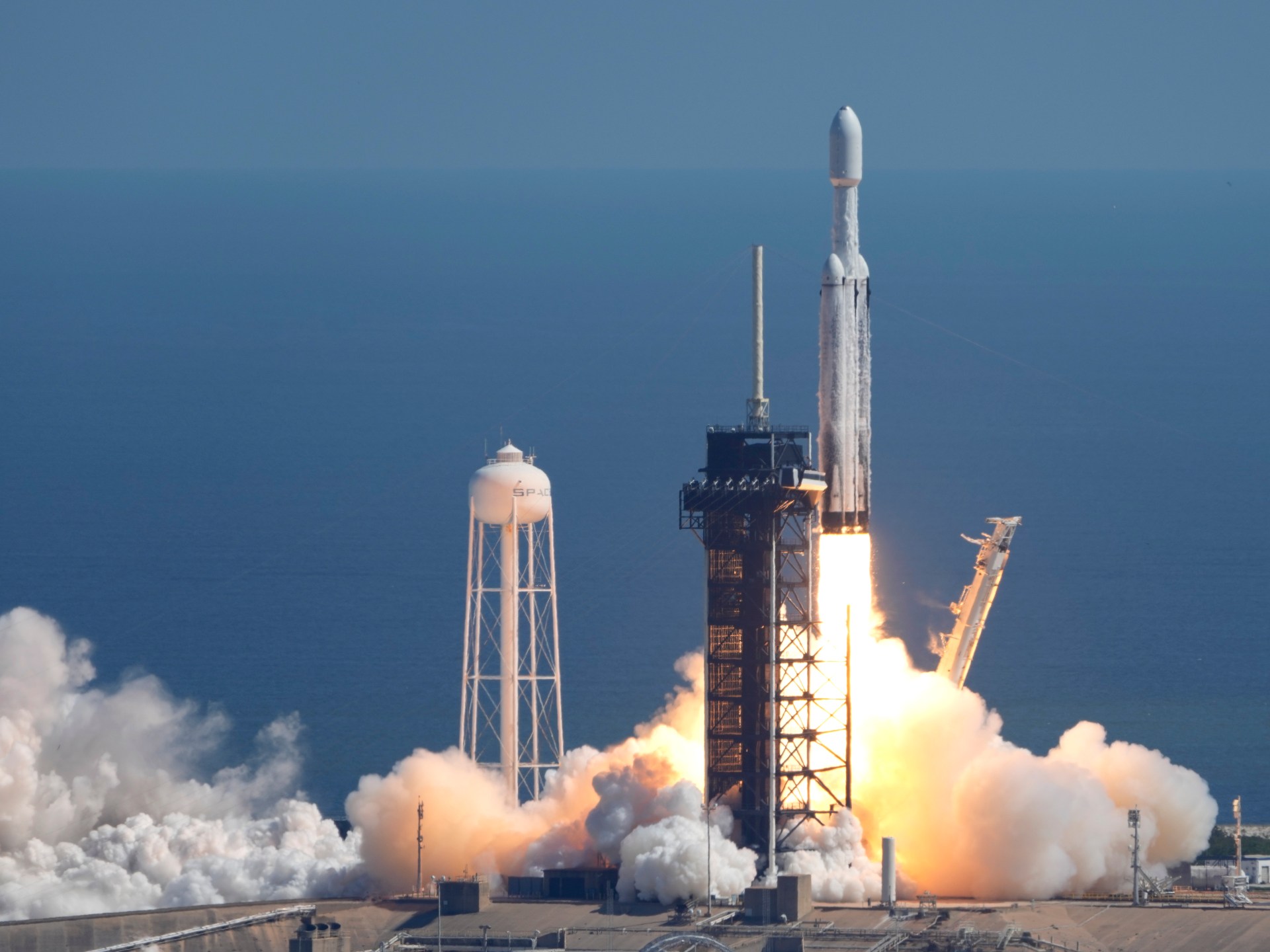 SpaceX akan go public, membuka jalan untuk menjadikan Elon Musk triliuner pertama