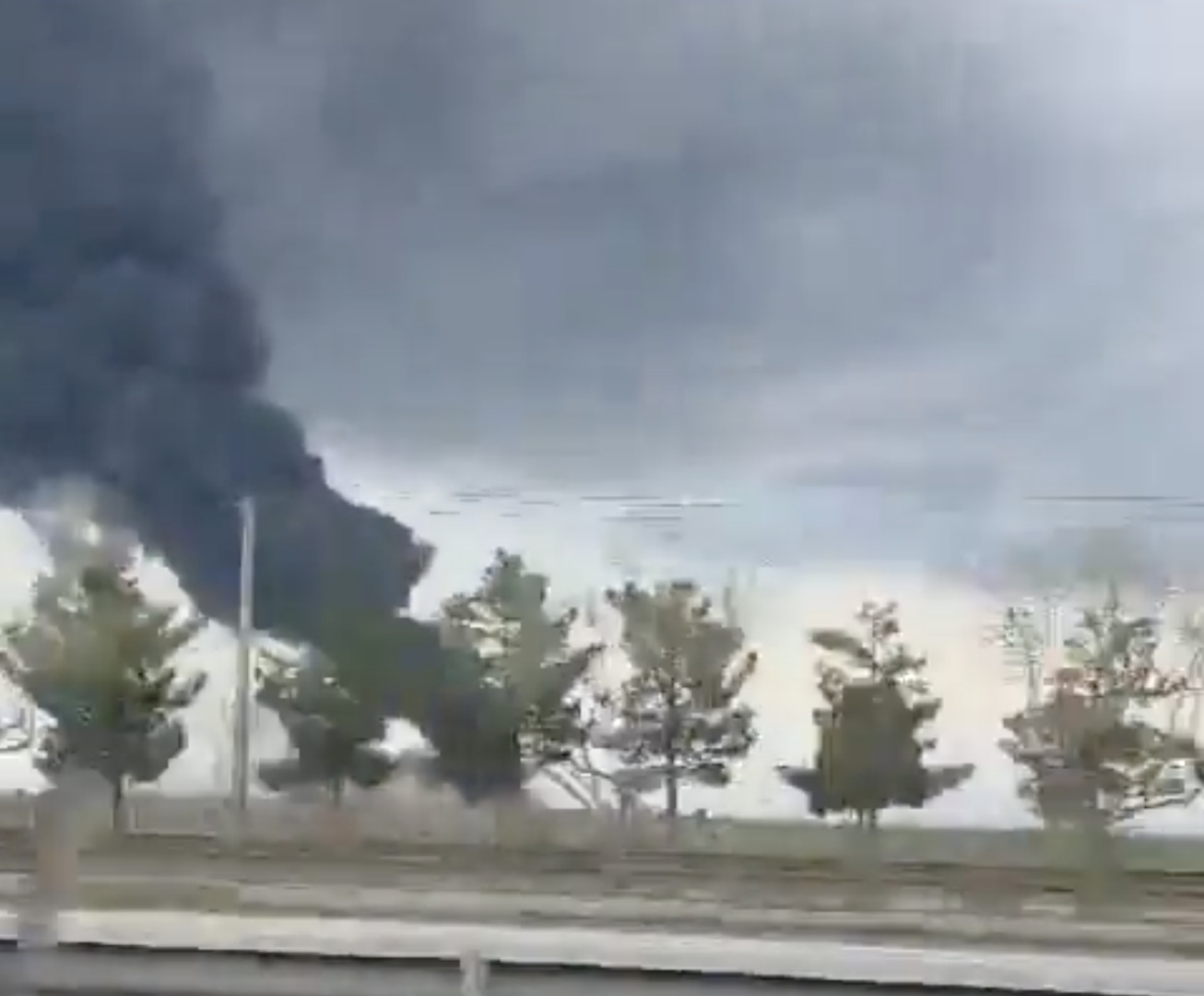 Asap mengepul di Masyhad, Iran, menyusul serangan di dekat bandara